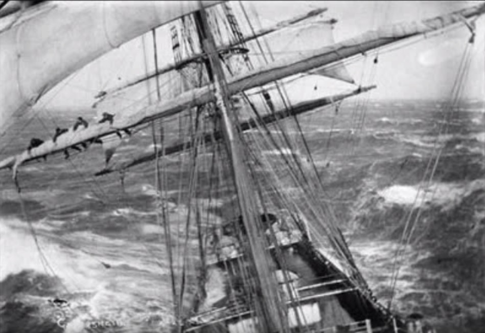 bjergning-af-storsejl-i-snestorm