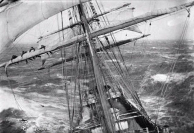 bjergning-af-storsejl-i-snestorm