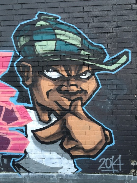 Grafitti med en ung senior